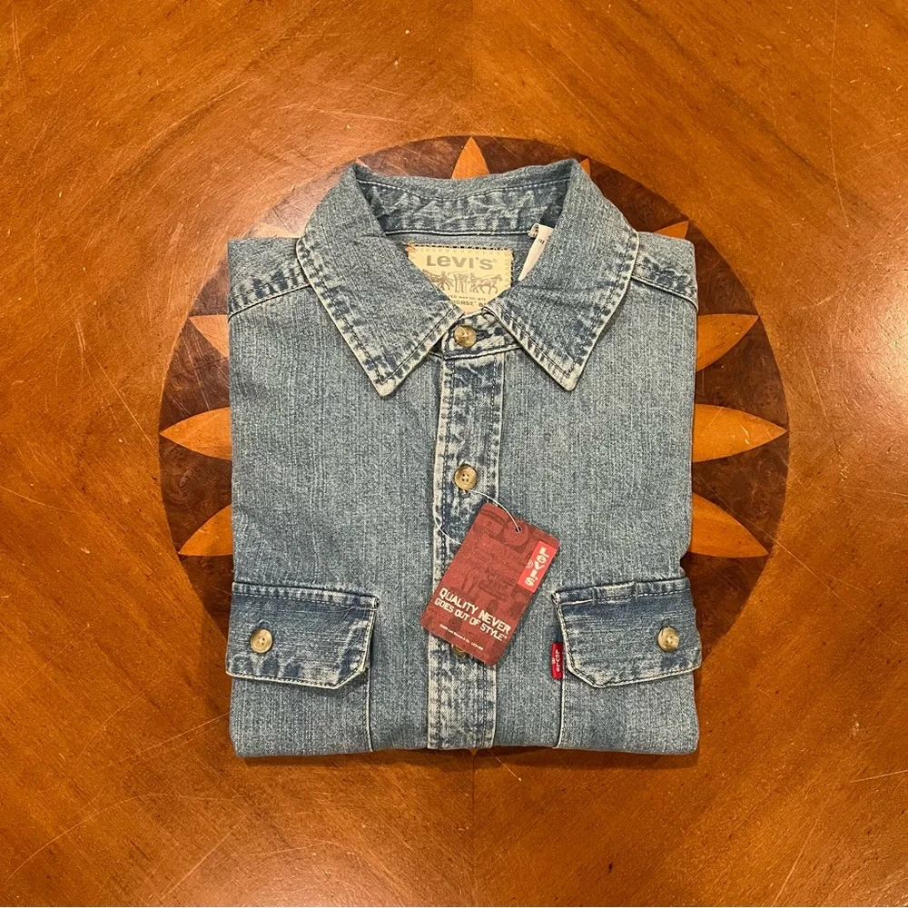 NWT Levi’s Men’s Denim Worker Long-Sleeve Button Down Shirt Light Blue Medium